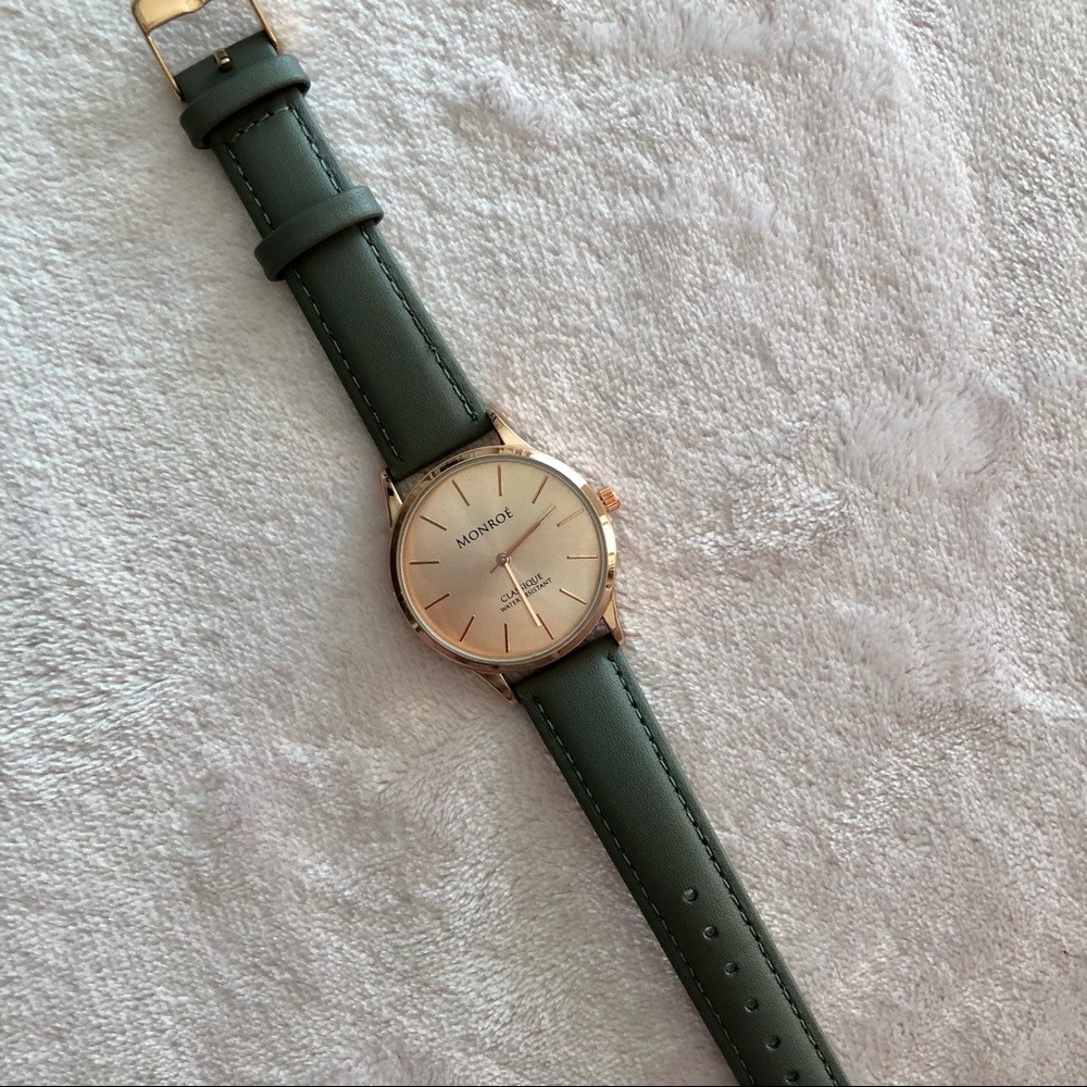 Monroé Classique Watch NWT